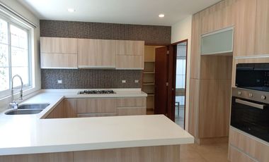 CASA EN RENTA EN PORTOFINO METEPEC CON ACABADOS DE LUJO TRES REC Y TRES LUGARES DE ESTACIONAMIENTO