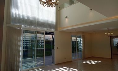 CASA EN RENTA EN PORTOFINO METEPEC CON ACABADOS DE LUJO TRES REC Y TRES LUGARES DE ESTACIONAMIENTO