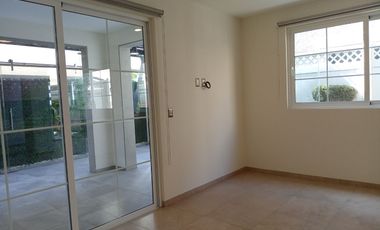 CASA EN RENTA EN PORTOFINO METEPEC CON ACABADOS DE LUJO TRES REC Y TRES LUGARES DE ESTACIONAMIENTO