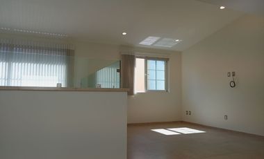 CASA EN RENTA EN PORTOFINO METEPEC CON ACABADOS DE LUJO TRES REC Y TRES LUGARES DE ESTACIONAMIENTO