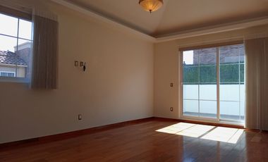 CASA EN RENTA EN PORTOFINO METEPEC CON ACABADOS DE LUJO TRES REC Y TRES LUGARES DE ESTACIONAMIENTO