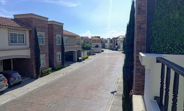 CASA EN RENTA EN PORTOFINO METEPEC CON ACABADOS DE LUJO TRES REC Y TRES LUGARES DE ESTACIONAMIENTO
