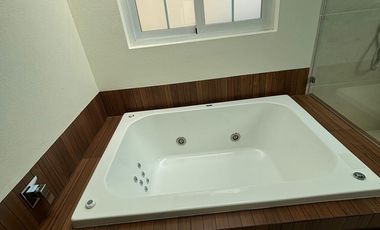 CASA EN RENTA EN PORTOFINO METEPEC CON ACABADOS DE LUJO TRES REC Y TRES LUGARES DE ESTACIONAMIENTO