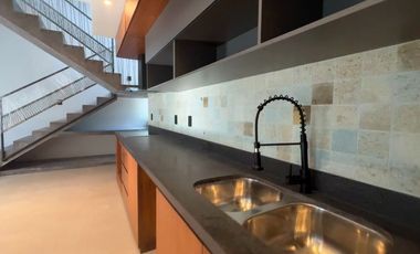Venta de Casa de Lujo en Senderos de Mayakoba, Playa del Carmen | Alberca Privada, Rooftop con Firepit + Terraza Panorámica