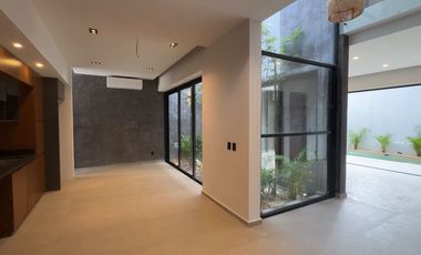 Venta de Casa de Lujo en Senderos de Mayakoba, Playa del Carmen | Alberca Privada, Rooftop con Firepit + Terraza Panorámica