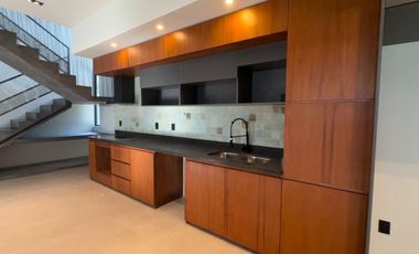 Venta de Casa de Lujo en Senderos de Mayakoba, Playa del Carmen | Alberca Privada, Rooftop con Firepit + Terraza Panorámica