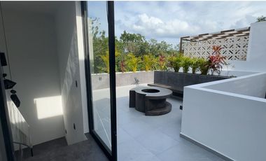 Venta de Casa de Lujo en Senderos de Mayakoba, Playa del Carmen | Alberca Privada, Rooftop con Firepit + Terraza Panorámica