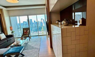 For Sale: St Francis Shangri-la Place  Luxury 3 Bedroom Cornet Unit  with Parking besides Shangri-la Mall Edsa