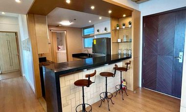 For Sale: St Francis Shangri-la Place  Luxury 3 Bedroom Cornet Unit  with Parking besides Shangri-la Mall Edsa