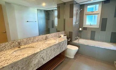 For Sale: St Francis Shangri-la Place  Luxury 3 Bedroom Cornet Unit  with Parking besides Shangri-la Mall Edsa