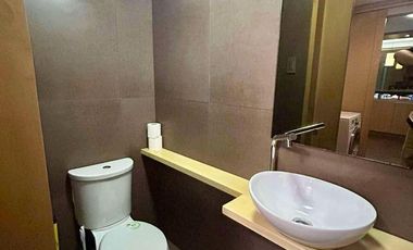 For Sale: St Francis Shangri-la Place  Luxury 3 Bedroom Cornet Unit  with Parking besides Shangri-la Mall Edsa