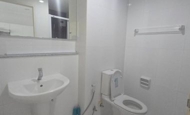 For sale: At City Condominium, near BS Punnawithi Sukhumvit 101/1, size 35 sq m., 8th floor, price 1,700,000 baht.