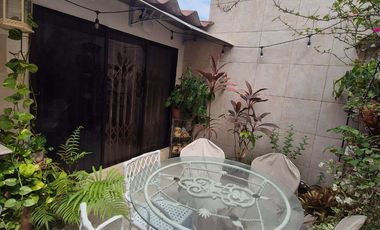 Casa Rentera en Venta en la Alborada, 2 Departamentos, 1 Garaje, Norte de Guayaquil.