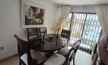 Casa Rentera en Venta en la Alborada, 2 Departamentos, 1 Garaje, Norte de Guayaquil.