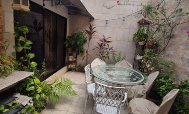 Casa Rentera en Venta en la Alborada, 2 Departamentos, 1 Garaje, Norte de Guayaquil.