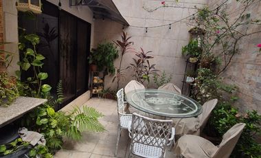 Casa Rentera en Venta en la Alborada, 2 Departamentos, 1 Garaje, Norte de Guayaquil.