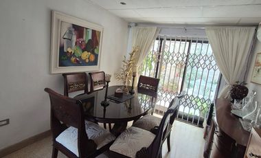 Casa Rentera en Venta en la Alborada, 2 Departamentos, 1 Garaje, Norte de Guayaquil.