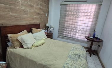 Casa Rentera en Venta en la Alborada, 2 Departamentos, 1 Garaje, Norte de Guayaquil.