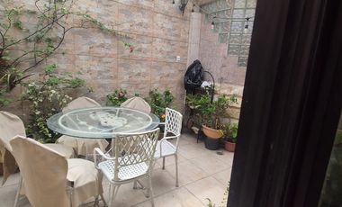 Casa Rentera en Venta en la Alborada, 2 Departamentos, 1 Garaje, Norte de Guayaquil.