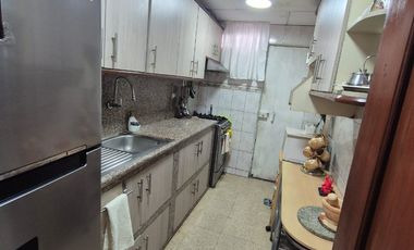 Casa Rentera en Venta en la Alborada, 2 Departamentos, 1 Garaje, Norte de Guayaquil.