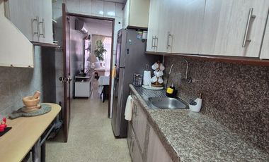 Casa Rentera en Venta en la Alborada, 2 Departamentos, 1 Garaje, Norte de Guayaquil.