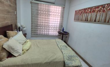 Casa Rentera en Venta en la Alborada, 2 Departamentos, 1 Garaje, Norte de Guayaquil.