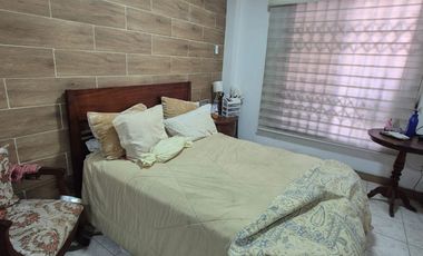 Casa Rentera en Venta en la Alborada, 2 Departamentos, 1 Garaje, Norte de Guayaquil.