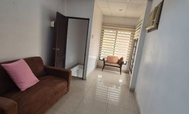 Casa Rentera en Venta en la Alborada, 2 Departamentos, 1 Garaje, Norte de Guayaquil.