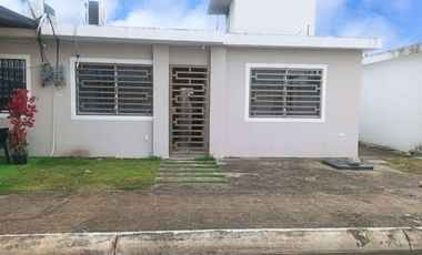 CASA EN VENTA URBANIZACIÓN PUERTAS DEL SOL MACHALA