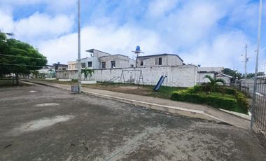 CASA EN VENTA URBANIZACIÓN PUERTAS DEL SOL MACHALA