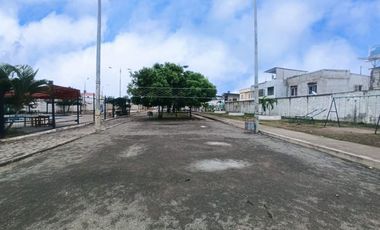 CASA EN VENTA URBANIZACIÓN PUERTAS DEL SOL MACHALA