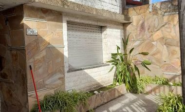 Vendo Casa Fisherton Av. E. Peron y J. Zuviria. 