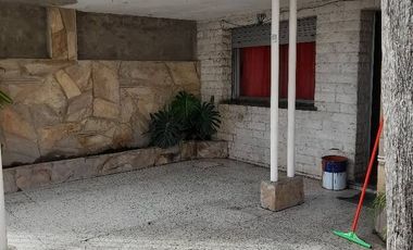 Vendo Casa Fisherton Av. E. Peron y J. Zuviria. 