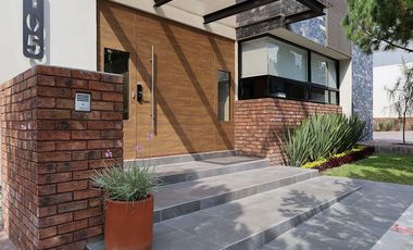 Casa en Venta en Club de Golf La Loma con Alberca.