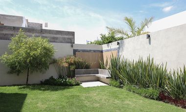 Casa en Venta en Club de Golf La Loma con Alberca.