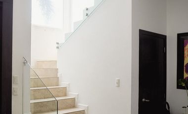 Casa en venta, Urb. Portón del Río - La Aurora