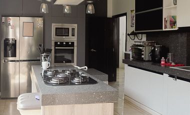 Casa en venta, Urb. Portón del Río - La Aurora