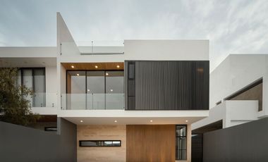 Casa nueva Moderna y Amplia en venta en Parques Vallarta