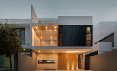 Casa nueva Moderna y Amplia en venta en Parques Vallarta