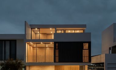 Casa nueva Moderna y Amplia en venta en Parques Vallarta