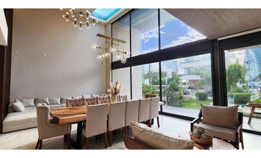 Casa con terraza y alberca privada, en venta, Puerto Cancún, Cancún