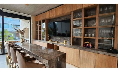 Casa con terraza y alberca privada, en venta, Puerto Cancún, Cancún