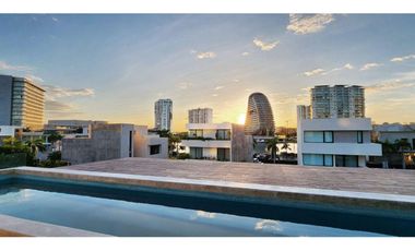 Casa con terraza y alberca privada, en venta, Puerto Cancún, Cancún