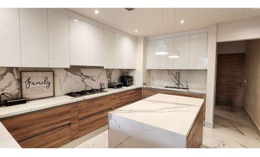 Casa con terraza y alberca privada, en venta, Puerto Cancún, Cancún