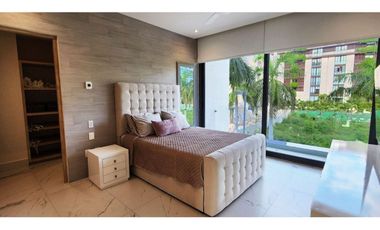Casa con terraza y alberca privada, en venta, Puerto Cancún, Cancún