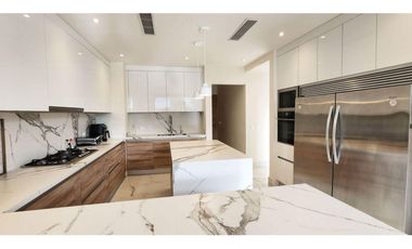 Casa con terraza y alberca privada, en venta, Puerto Cancún, Cancún