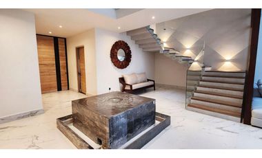 Casa con terraza y alberca privada, en venta, Puerto Cancún, Cancún
