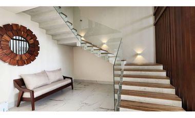 Casa con terraza y alberca privada, en venta, Puerto Cancún, Cancún
