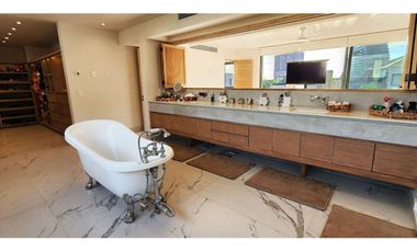 Casa con terraza y alberca privada, en venta, Puerto Cancún, Cancún