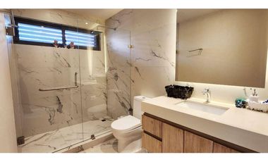 Casa con terraza y alberca privada, en venta, Puerto Cancún, Cancún